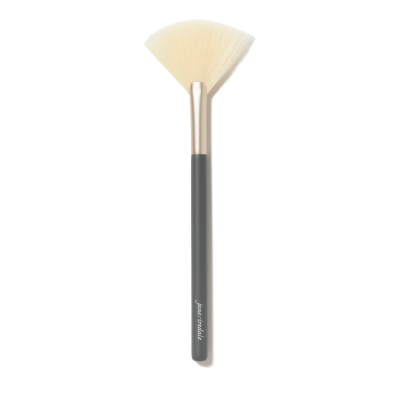 Light, airy cheek brush with soft arch designed for soft, targeted application of powders. Features & Benefits: Unique fan shape allows for targeted application to the high points of the face. Long, wispy bristles hug the contours of the face. Delivers a light wash of color without disturbing makeup. Patented fibers pick up product without absorbing for consistent payoff. Luxuriously soft, vegan and always cruelty-free. Works especially well with PurePressed® Blush and PureBronze Shimmer Bronzer. May also be used to apply and blend PureBronze Matte Bronzer.